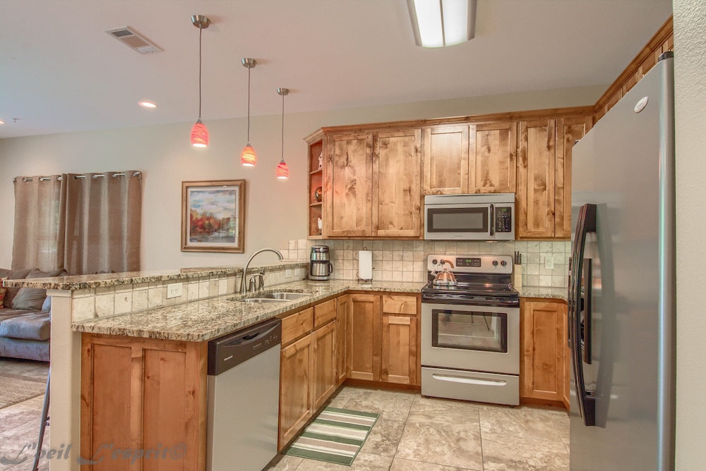 Riverview Heaven Rg 20304 6 Bedroom Condo by RedAwning view 3
