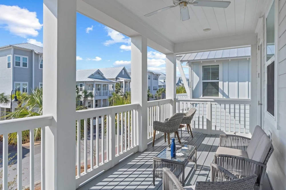 Walk to the Beach, Pool, 5bdr, 3 Porches Beach Sea-ker's Retreat by Avantstay