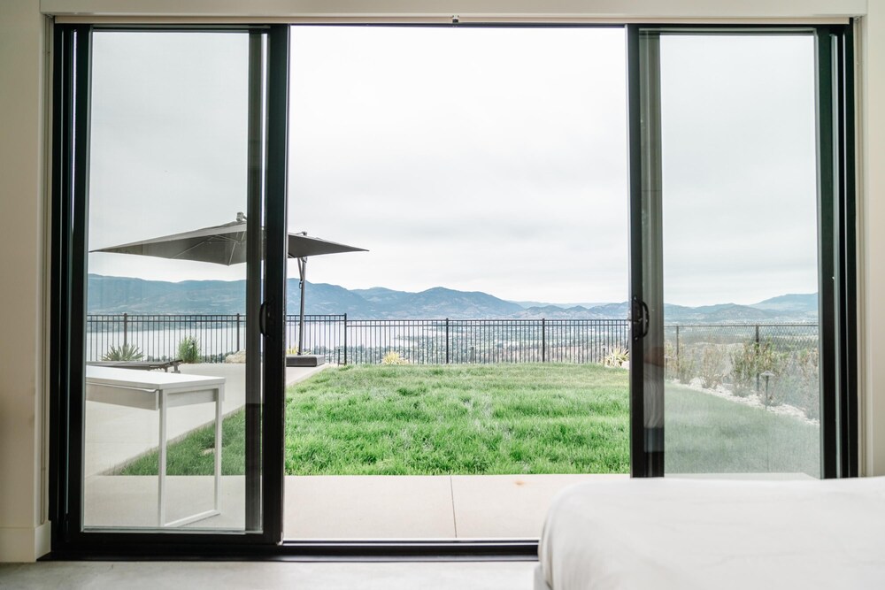 Salt w Pool Sauna Lake View Upper Mission Lux