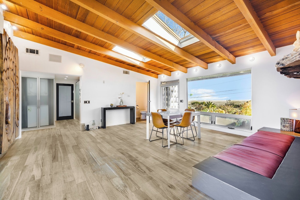 Mulholland View - Mid-century Modern Escape w/ Infinity Pool