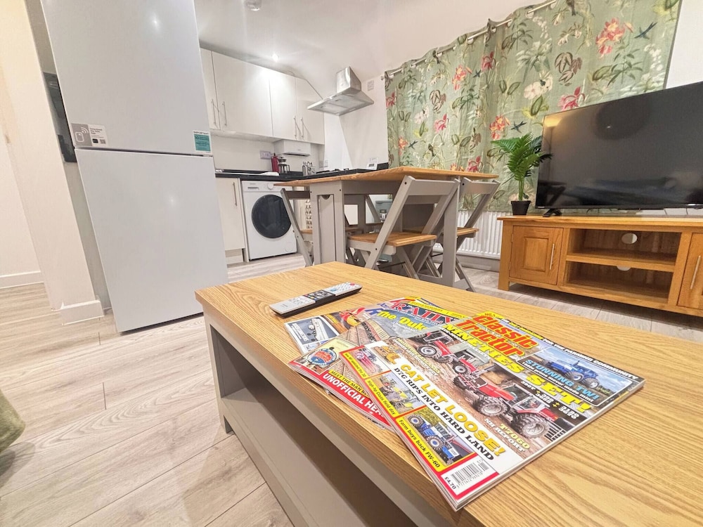 Bright Cozy 2 Bedroom Apartment in Oxford