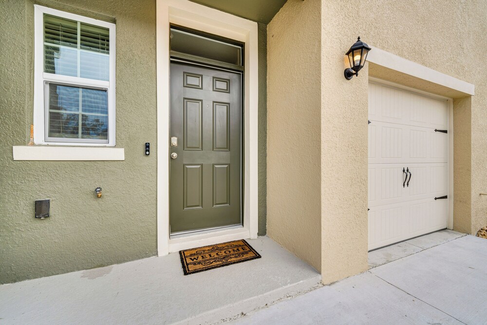 Davenport Home w/ Pool Access & Patio!