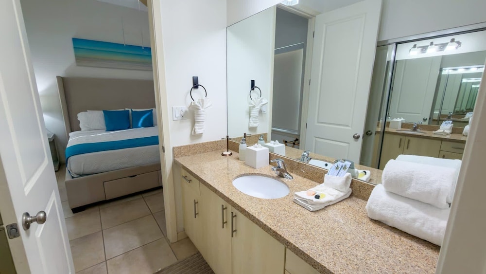 Channel Views Private Boat Slip Pool & Patio 3 Bedroom Apts