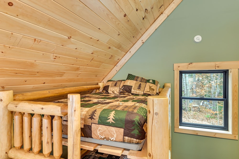 Modern Cabin w/ Hot Tub & Sacandaga Lake Access! view 2