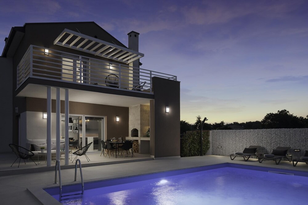 Villa Ovis in Peresiji view 4