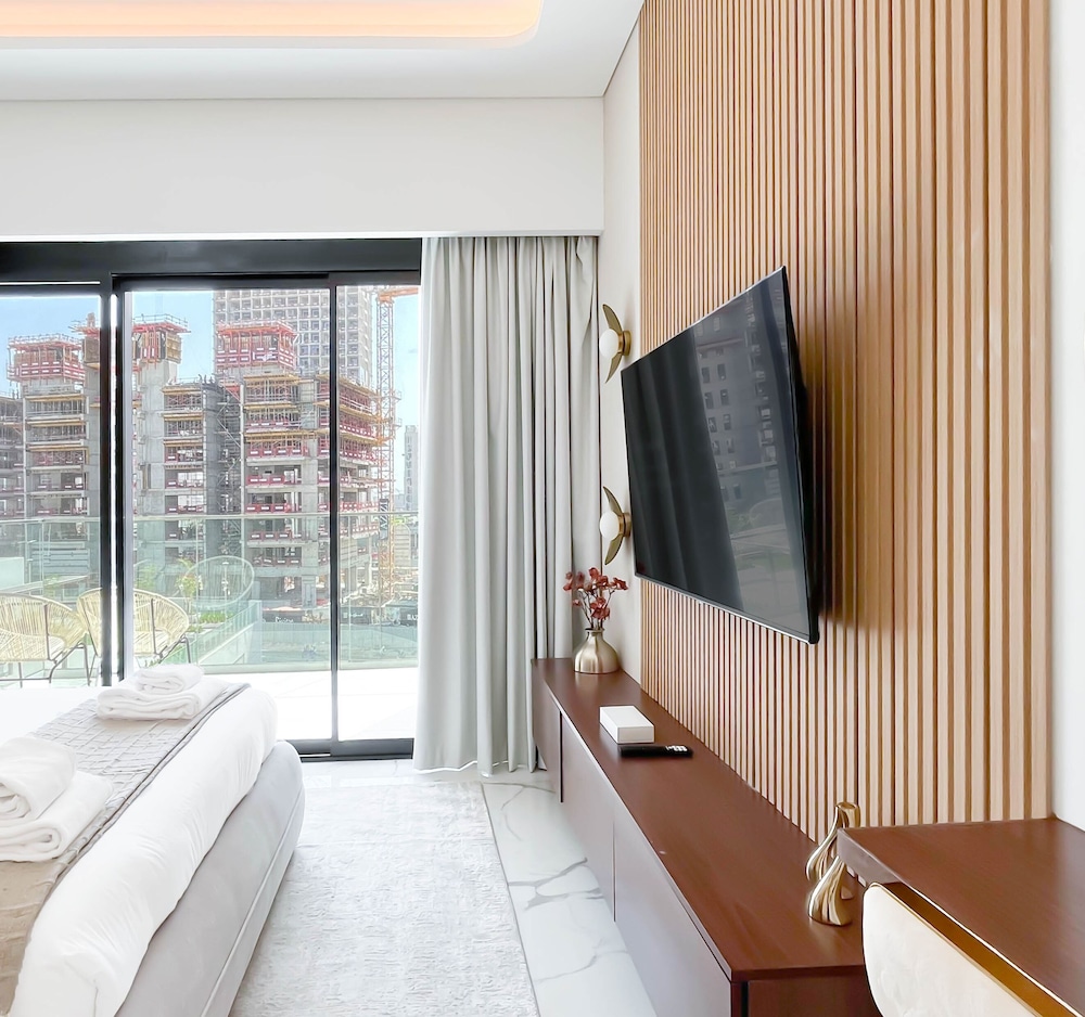Serenity Studio Pool Access & Balcony at Riviera