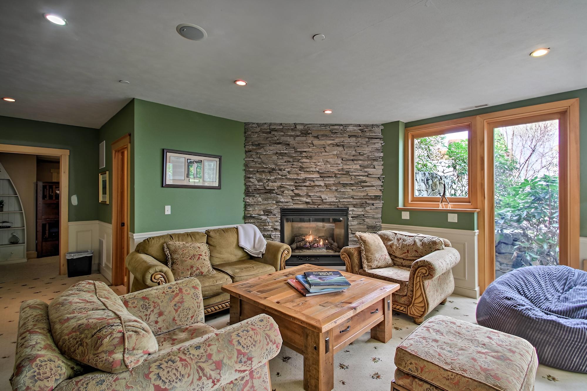 Lakefront Alton Bay Home W/movie Theater+dock view 2
