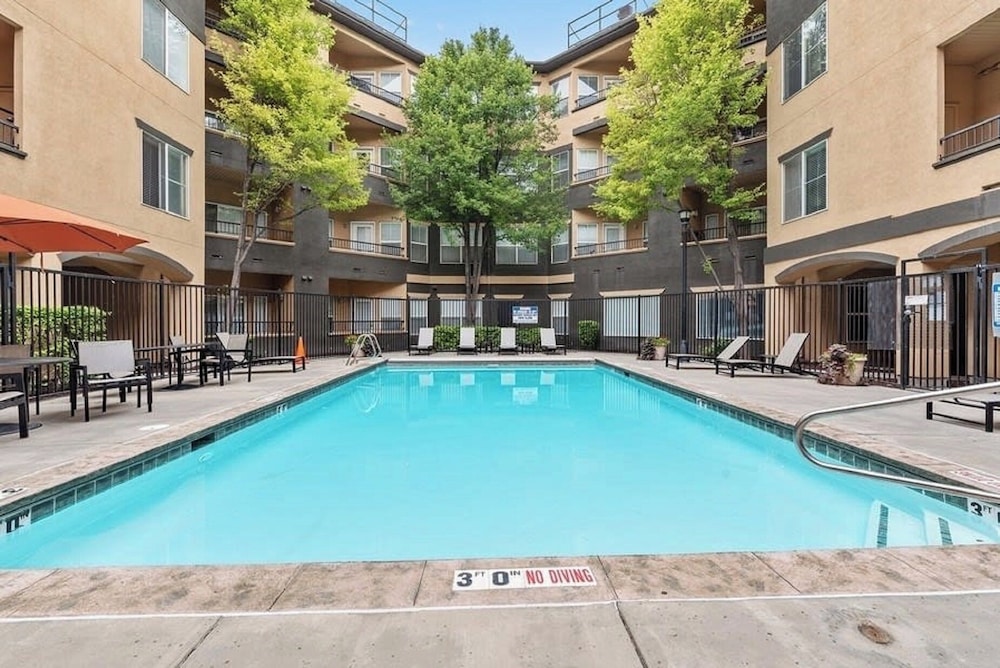 Modern 3BR Condo Near Convention Center