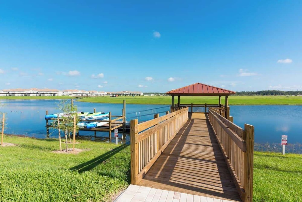 Sophisticated 6BR at Storey Lake