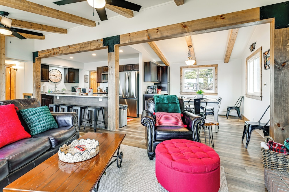 Family-friendly Lakefront Retreat in Tomahawk!