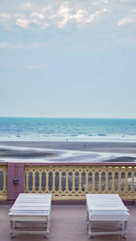 Dolce Far Niente 4BHK Villa Ashwem Beach
