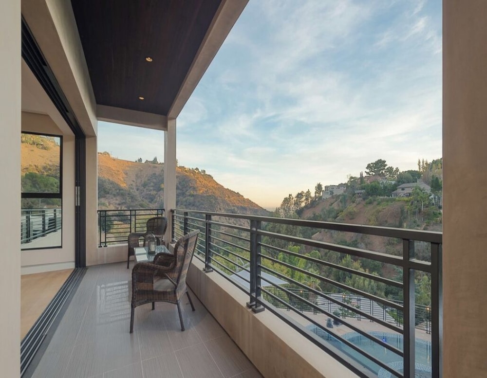 Zorada - Private Hollywood Hills Luxury With Endless Amenities and City Views