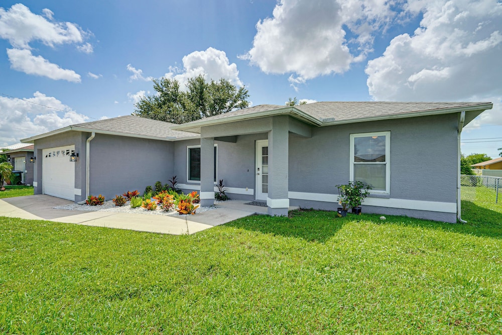 Quiet Neighborhood! Poolside Oasis in Cape Coral