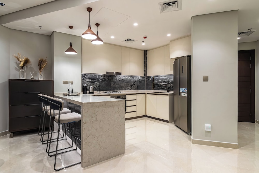 SIMPLY COMFORT Skyline Apts at Nobles Tower with Luxury Burj View