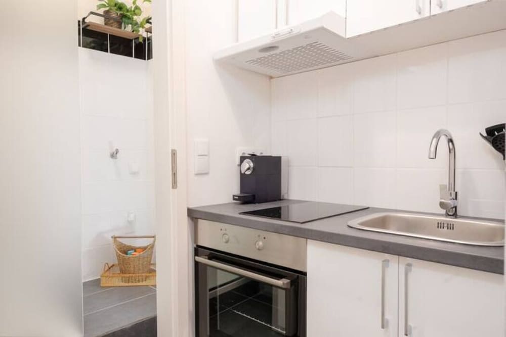 Designer Apartment - 5 min to Center