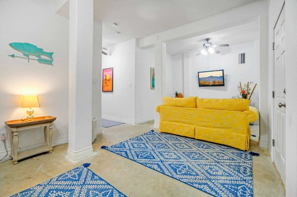 2 Homes, Sleeps 22 Steps to the Beach, Private Pool, Fire Pit, Balcony Views