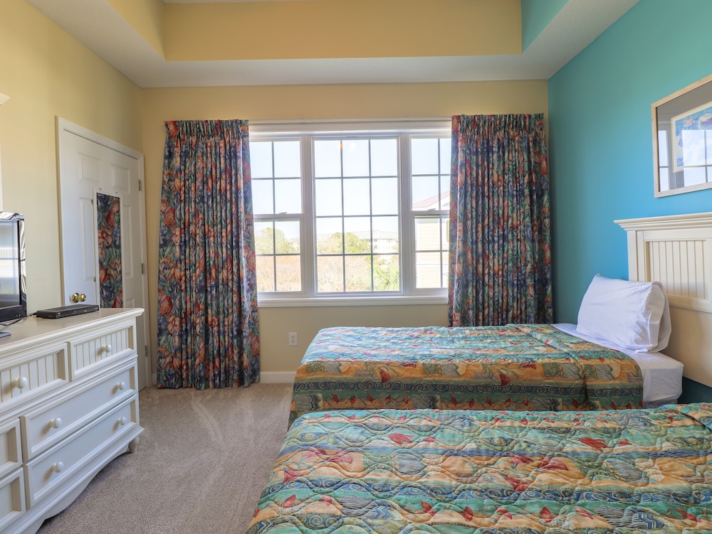Ironwood #833 2 Bedroom Condo by RedAwning view 4