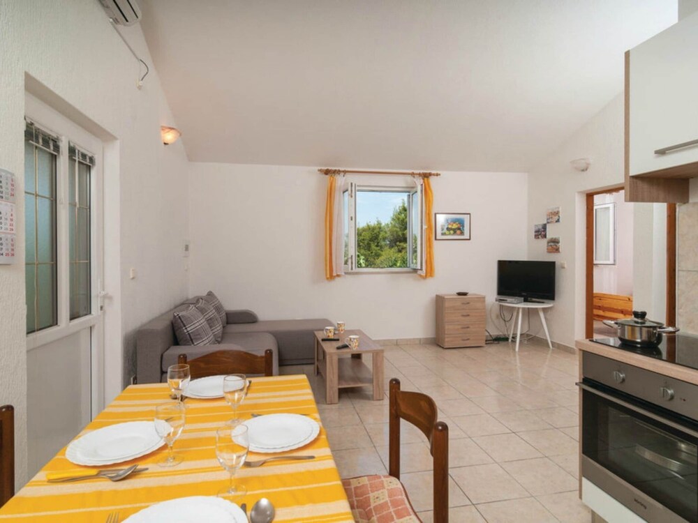 Holiday Home Blossom - Four Bedroom Holiday Home With Outdoor Pool and Jacuzzi - view 3