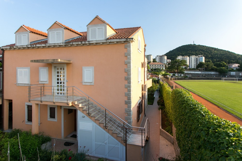 Apartments Miramare & Campara