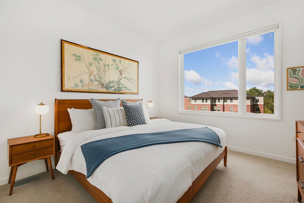 The Overlook - Luxe Old Town Condo w/ King Suite
