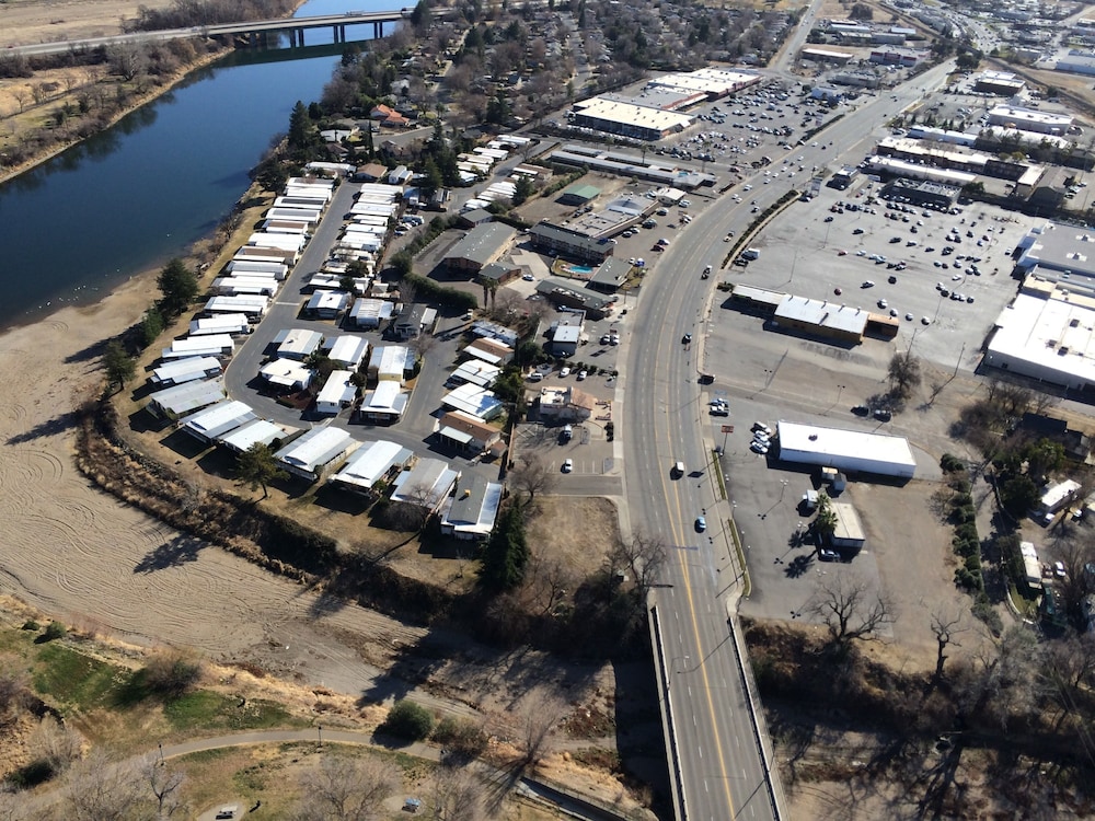 The River Inn and Suites