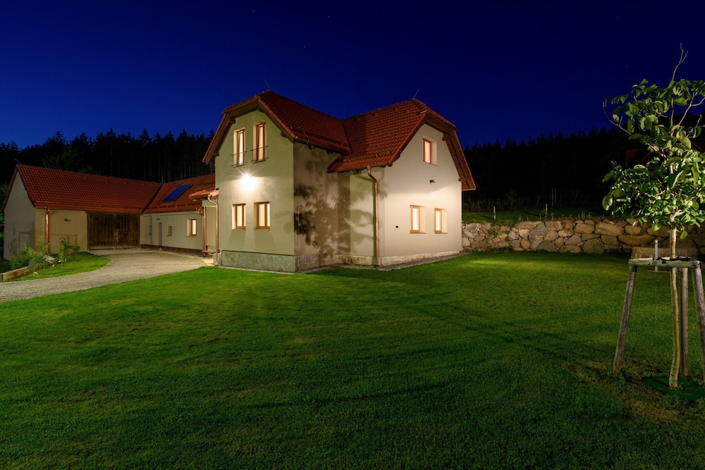 Villa in Varvazov With Garden Retreat