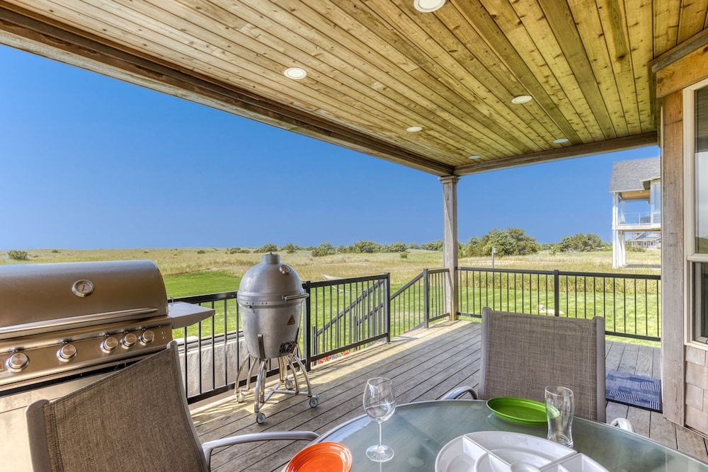 Oceanfront Comfort Style Luxury Hot Tub Wifi 600 35