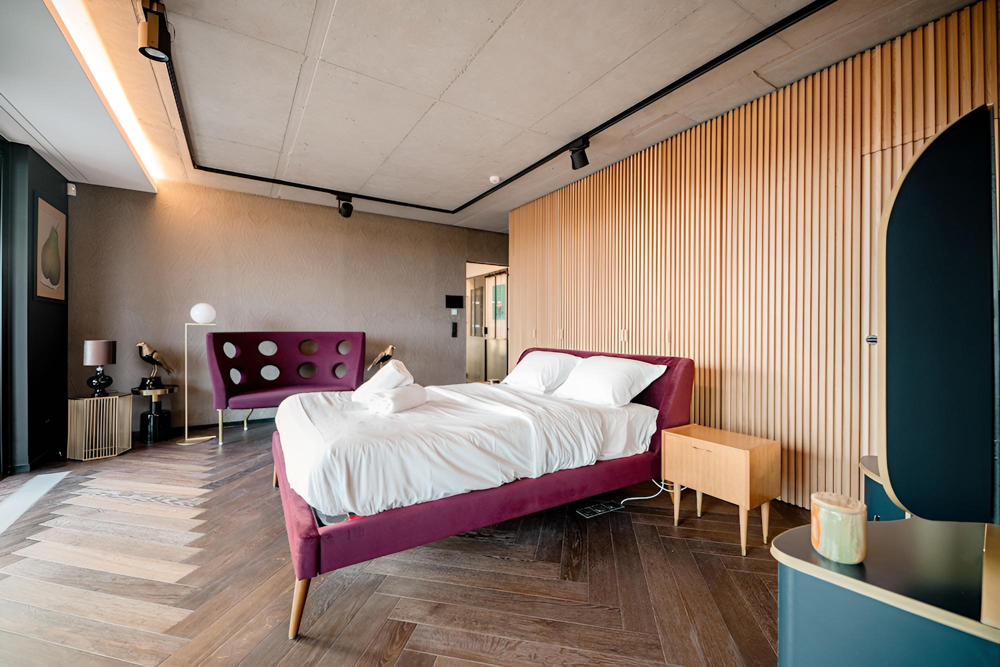 SKYLUX21-Designer Penthouse W Concierge view 5