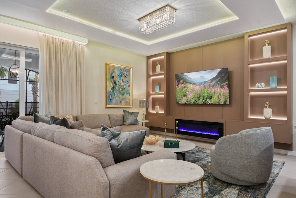 Ultimate Family Fun Retreat 10-bedroom Luxury Home