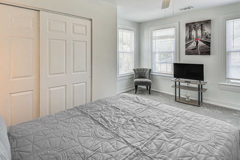 Spacious Family Home w/ Yard in Dtwn Hampton!