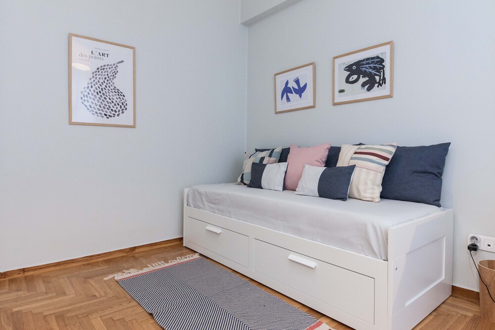 Pagrati Urban Oasis Getaway 2Bd Apt