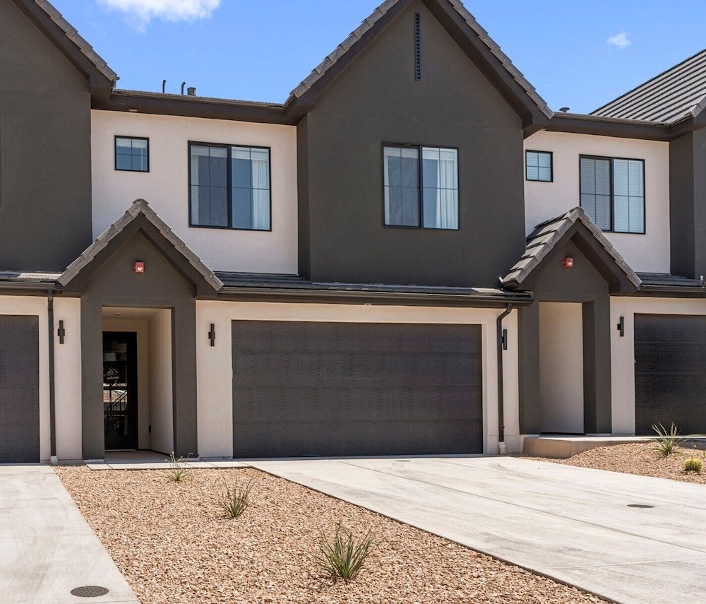 Red Rock Trails 4 Bedroom Townhouse