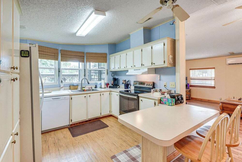 Boat Dock & Waterfront Deck: Home in Satsuma!
