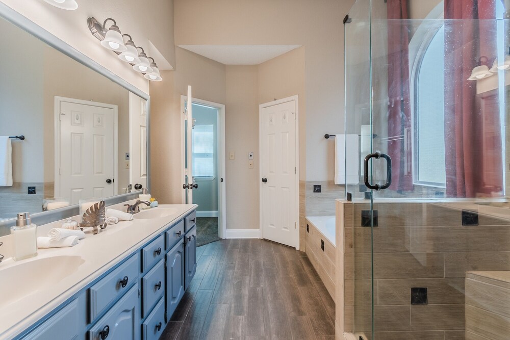Discount Included! Stunning, Modern, Spacious Getaway Fits Any Group, 2 Game Rooms, Hot Tub 5 Bedroom Home by Redawning - Property Image 30