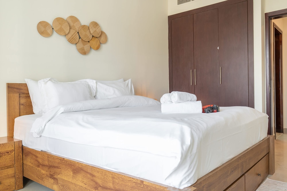 1 Bedroom Apartment With a City View and Sleeps 4