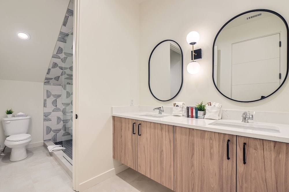 Park City Perfection On Lowell! 1063 4 Bedroom Home