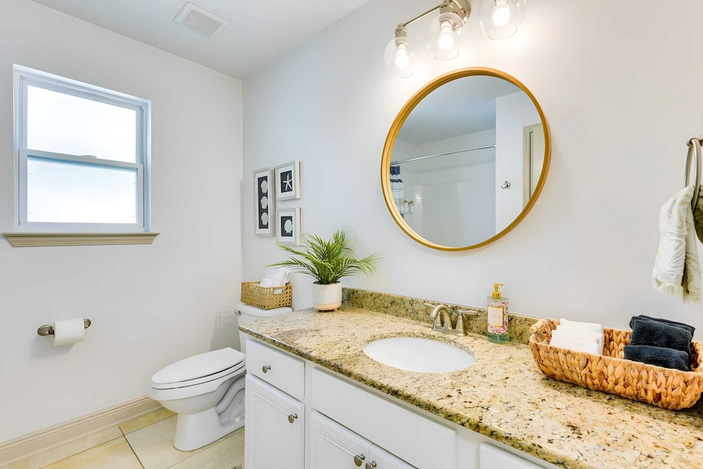 Salty Rose Inn by Avantstay Inlet Beach Home w/ Porch, Firepit & Pool Access