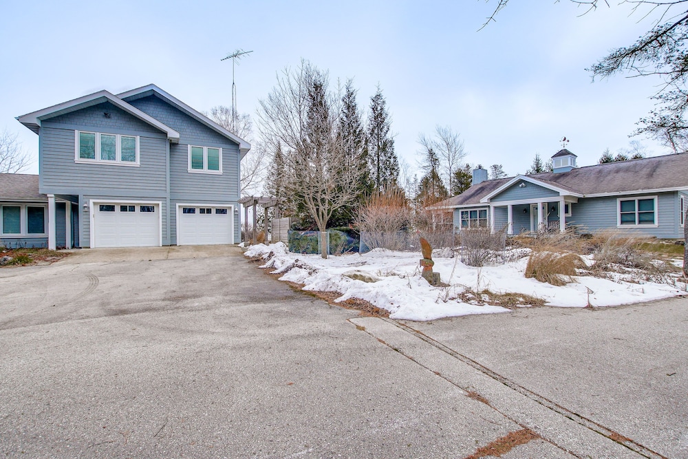 Lakefront Sturgeon Bay Retreat w/ Private Beach!