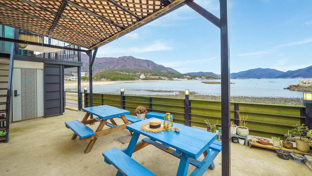 Namhae Dalddenuenbada Pension view 4