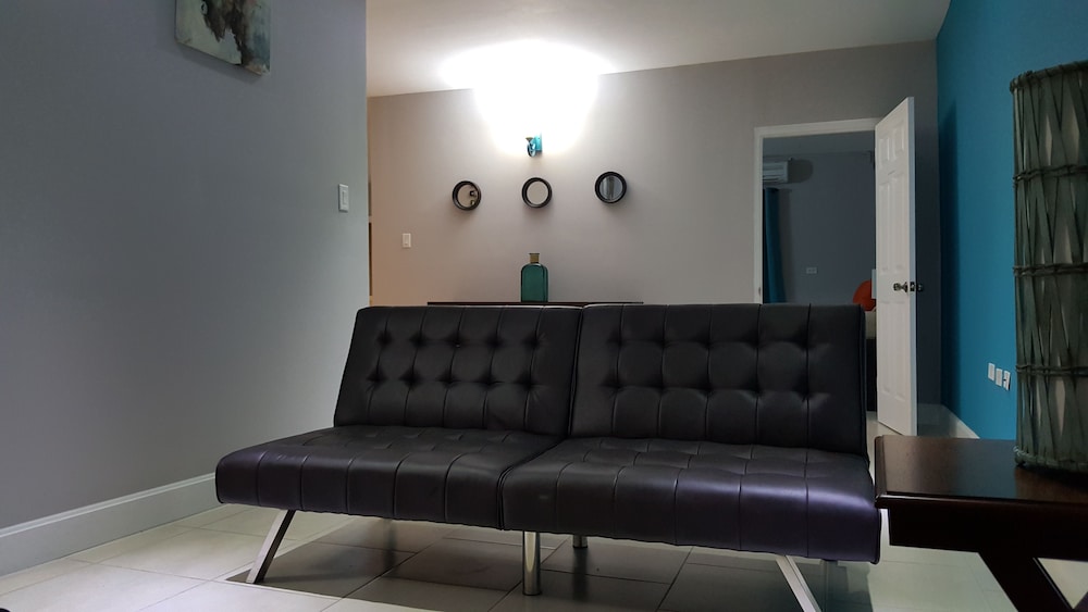 New Kingston Guest Apartment at Donhead