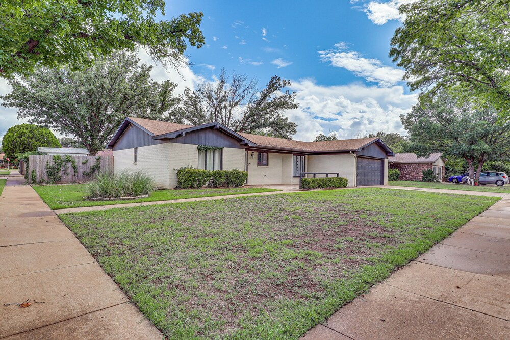 4 Mi to Texas Tech University: Home w/ Patio!
