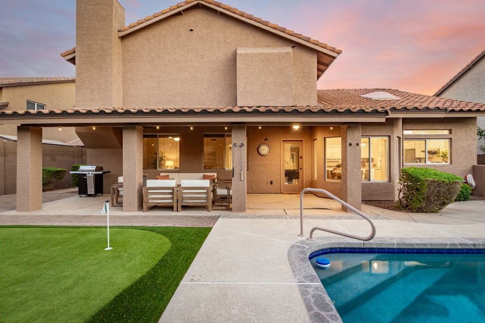 NEW Paradise Park Heated Pool Spa BBQ