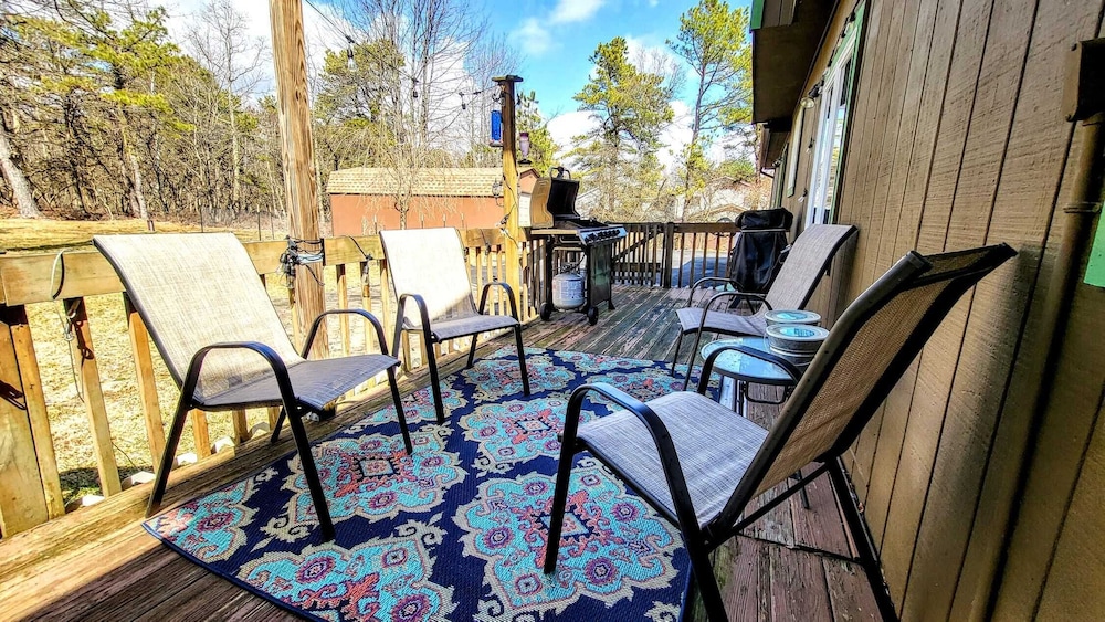 The Wooden Nest by Avantstay Deck, Big Yard w/ Hammocks & Fire Pit