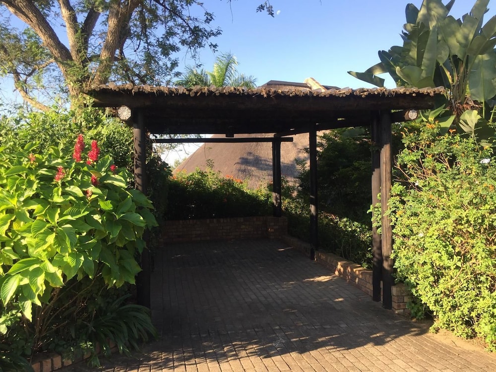 Legend Safaris - Kruger Park Lodge