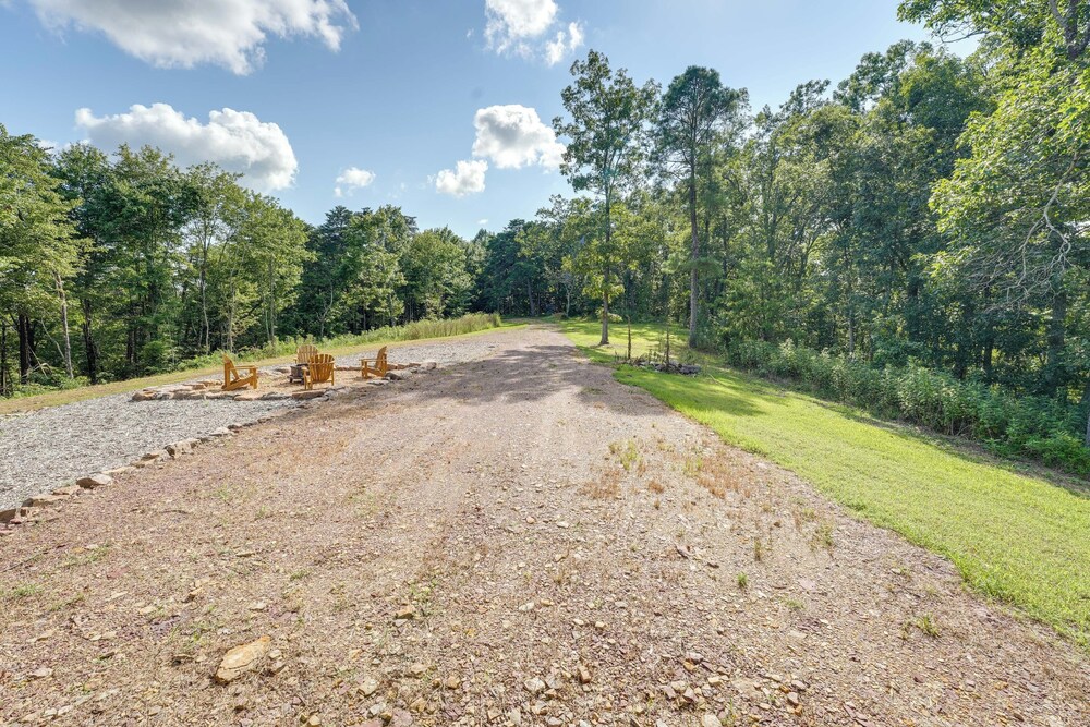 400 Acres on Lavender Mtn: Getaway w/ Hot Tub!