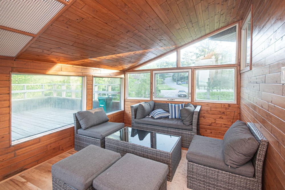 Lakeside 4BR Cottage in Bailieboro w BBQ Grill