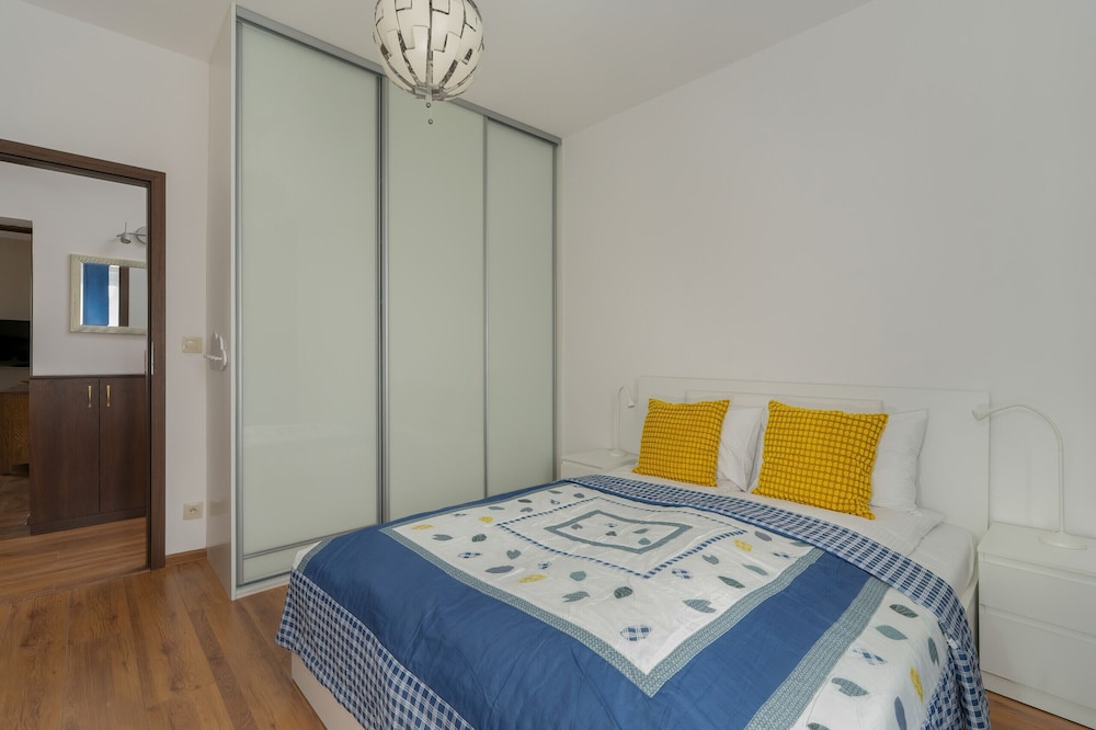 Traditional Apartment by Renters view 2