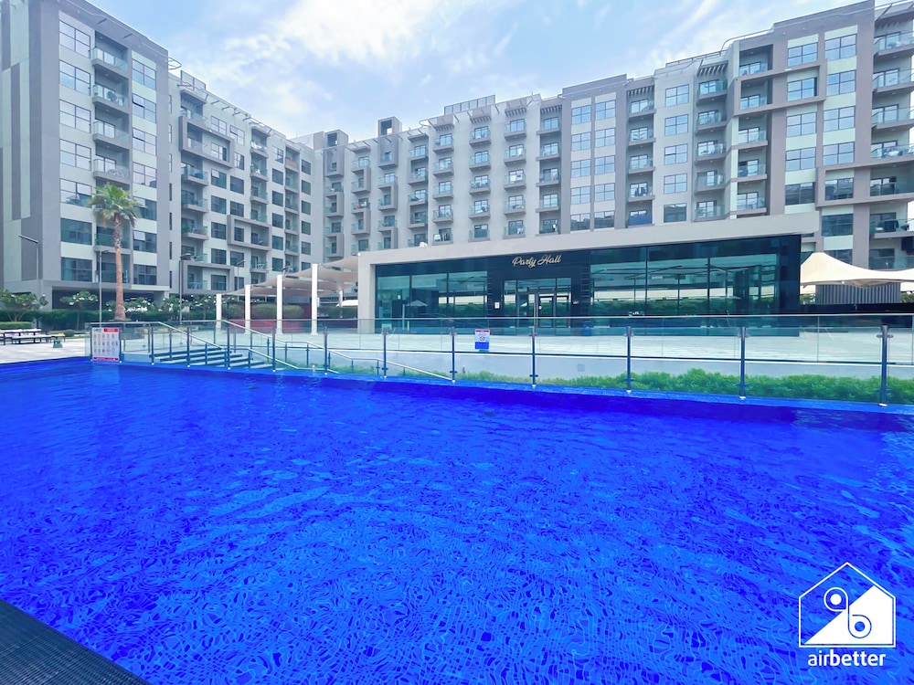 Bright 2bed Family Home: Pool, Gym & Kids Play