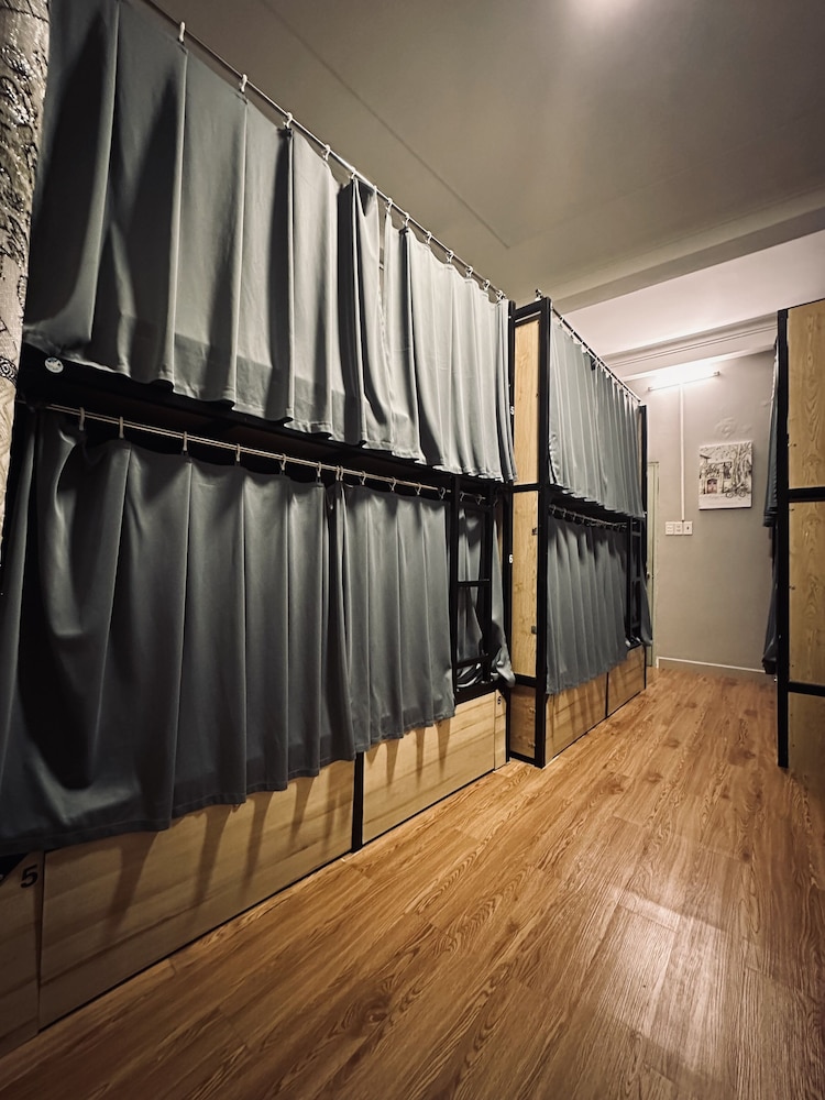 Alleyway Hostel - Adults Only