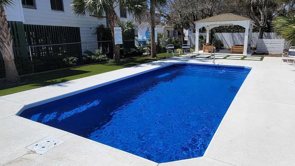 Twelve Palms Cottage by Tybee Vacation Rentals